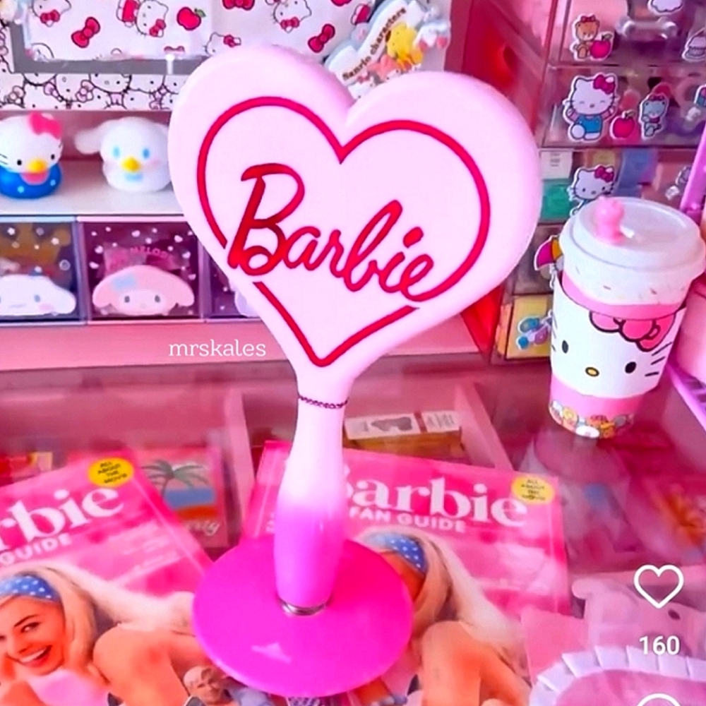 Barbie LED Handheld Mirror - Picture 13 of 16